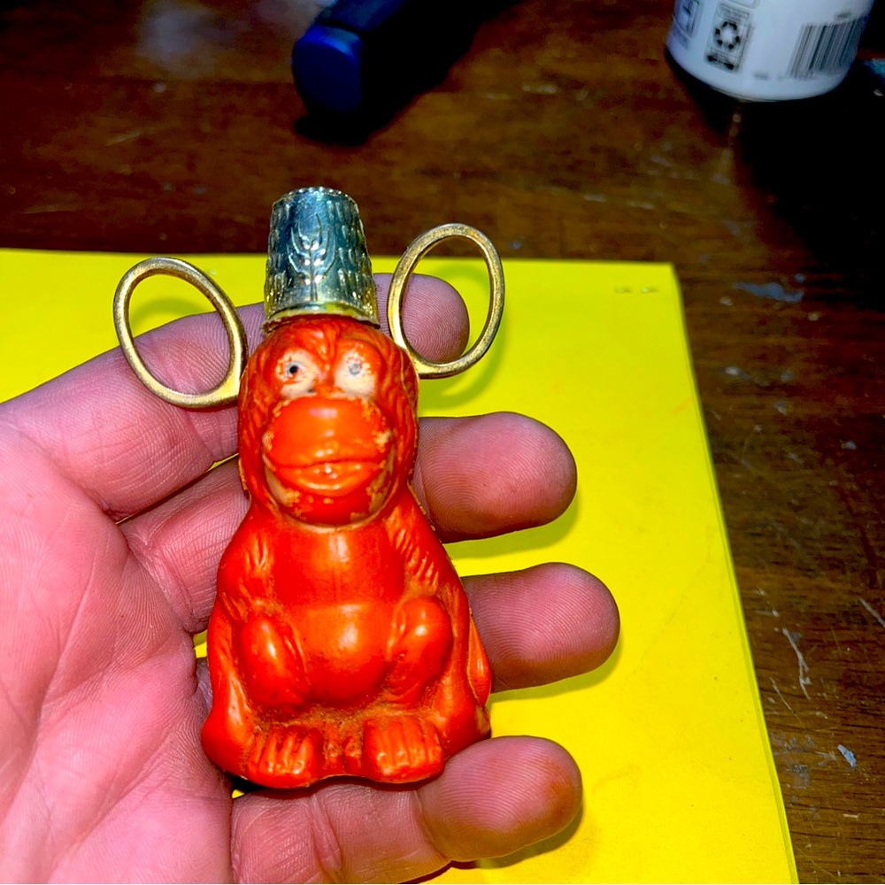 Vintage Sewing Kit Plastic Monkey SNP Hong Kong Thimble Scissors Thread #18531